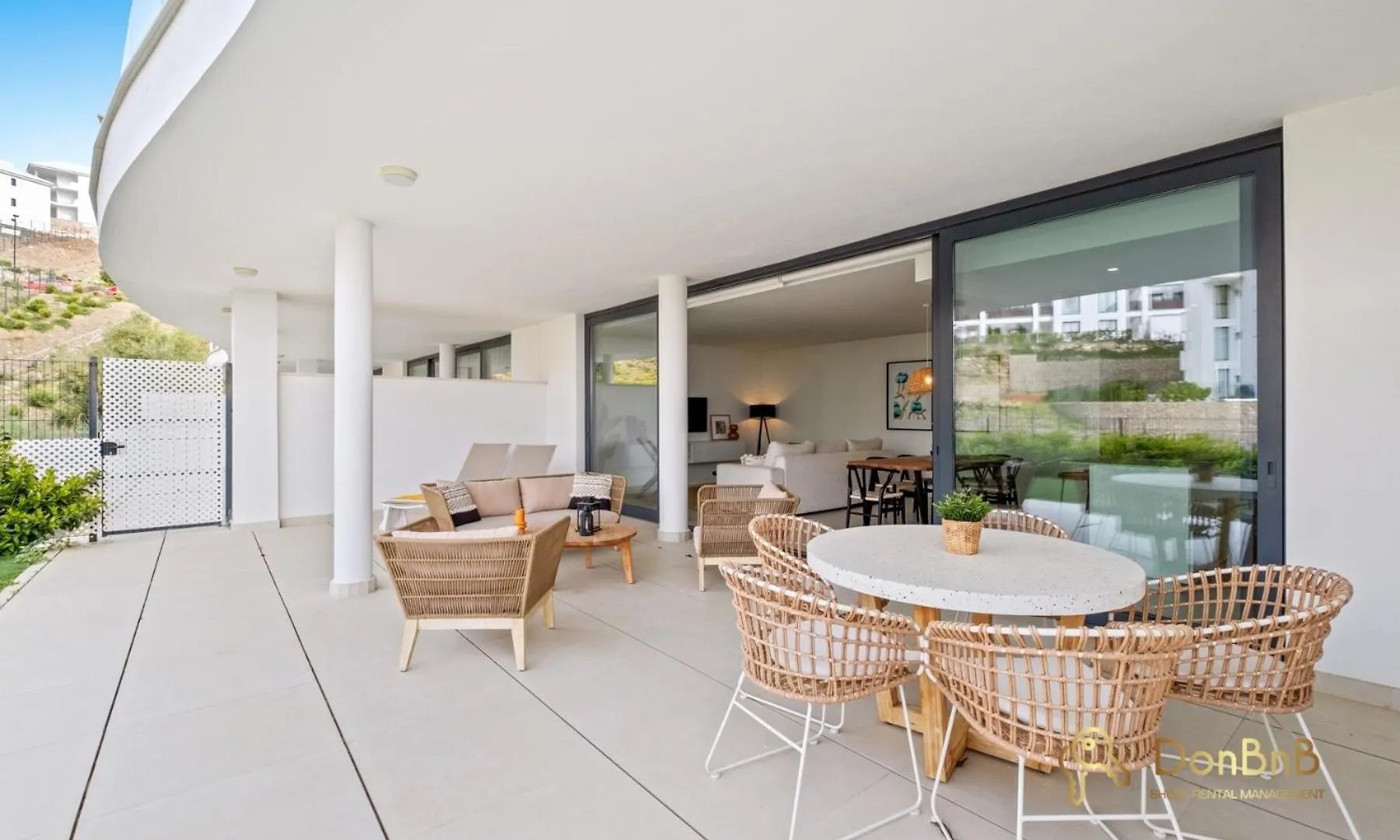 Apartment In Higueron West With Nice Garden 丰希罗拉